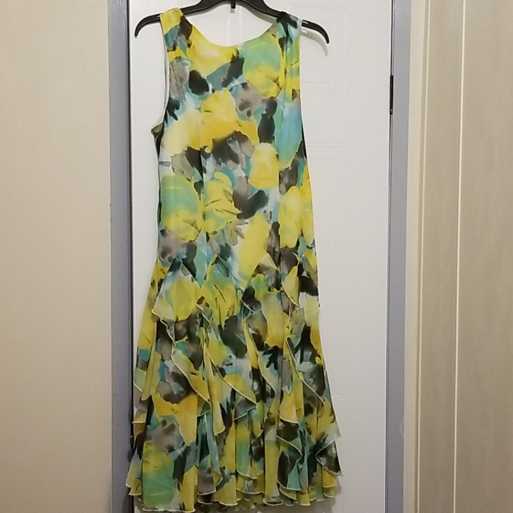 Dress - Picture 7 of 9
